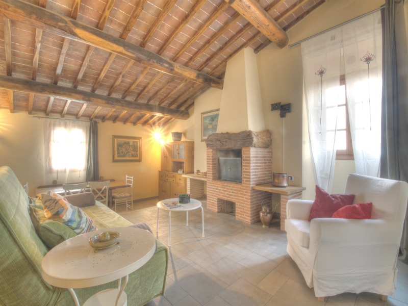 <i18n class='notranslate'>Agriturismo Il Poderaccio - Azienda Agricola Le Rondini</i18n>