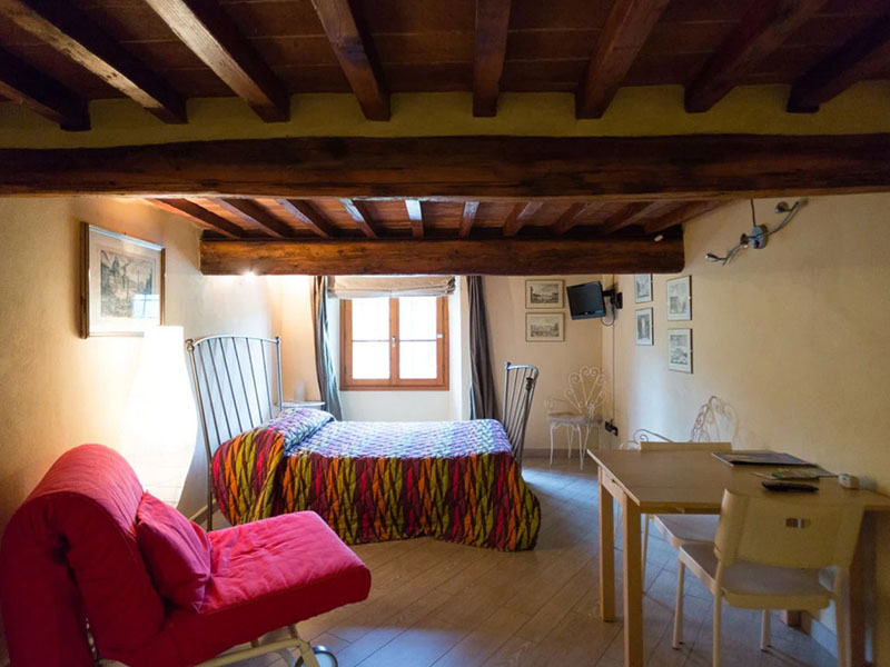 <i18n class='notranslate'>Agriturismo Il Poderaccio - Azienda Agricola Le Rondini</i18n>